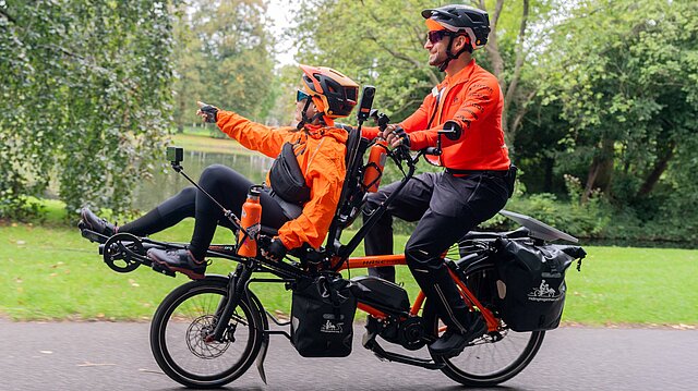Molly und Brendan auf dem Tandem