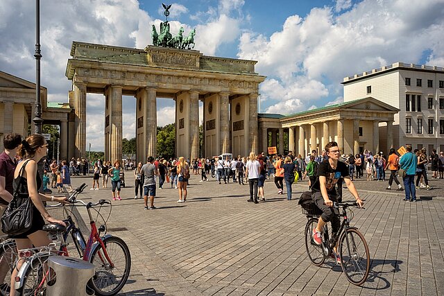 Radfahrer am Brandenburger Tor