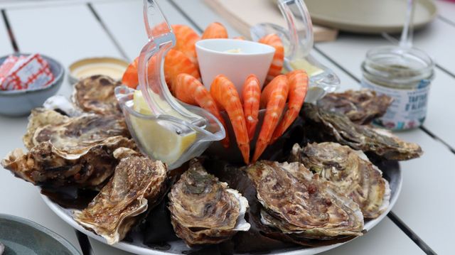 Frische Austern und Garnelen auf der Île de Noirmoutier