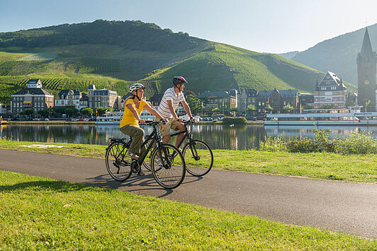 Radfahrer an der Mosel (Foto: Dominik Ketz / Rheinland-Pfalz Tourismus)