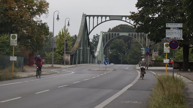 Auffahrt auf Glienicker Brücke